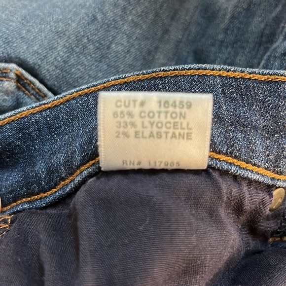 J BRAND MISFIT DISTRESSED CAPRI JEANS - Picture 5 of 9